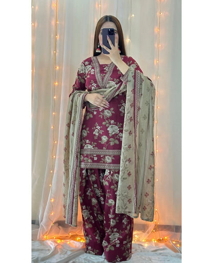 - Premium quality *SELF* swiss  jacquard lilen fabric digital printed shirt and Digital printed trouzer
- chiffon digital printed dupatta
3pc unstitched suit 👗